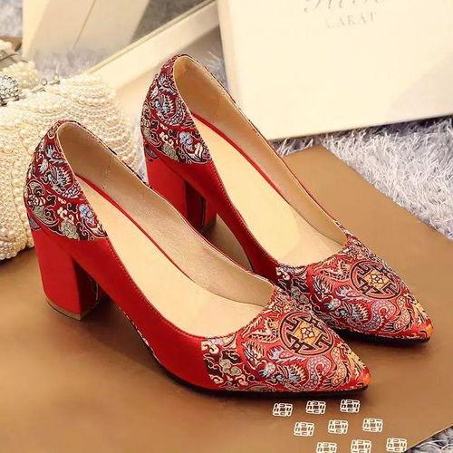 娱乐吃瓜酱红色高跟鞋